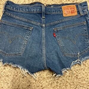 Vintage Levi Jean shorts size 27